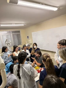 Alunos de Odontologia do UNIFSM realizam aula prática sobre correção do sorriso gengival