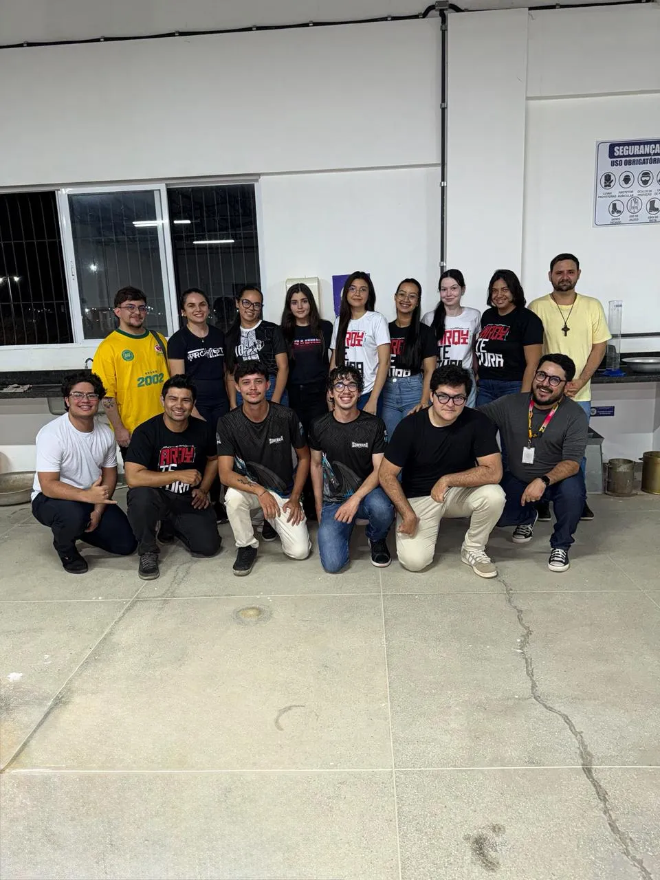 Alunos de Arquitetura e Urbanismo vivenciam controle tecnológico do concreto em aula prática